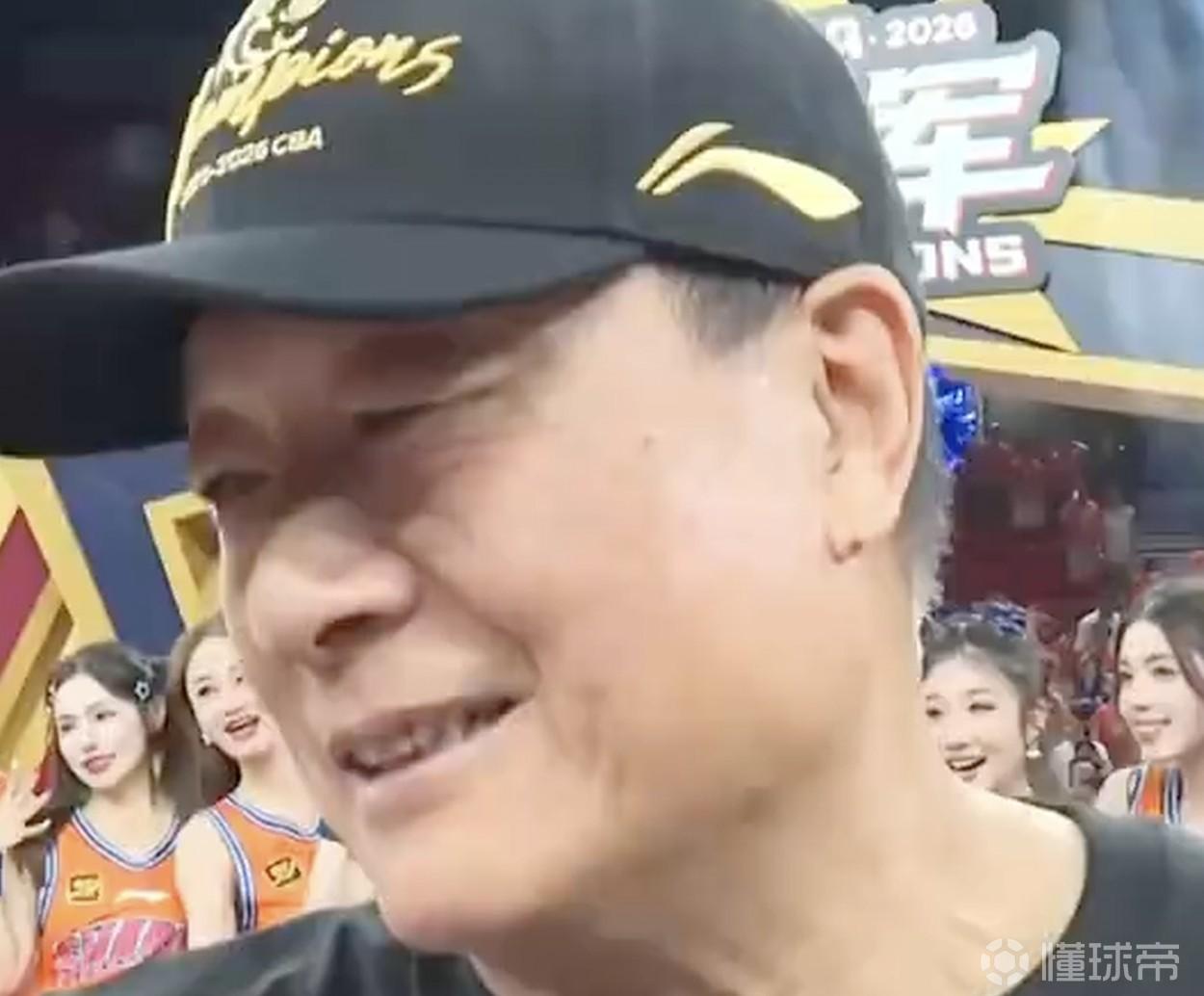 李秋平:这是一个很好的承上启下时刻,下赛季我们还要拿冠军