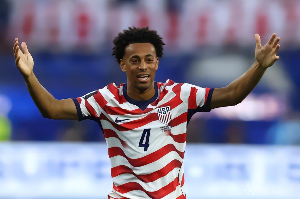 前美国国脚:不意外泰勒-亚当斯与曼联传出联系,他相当出色