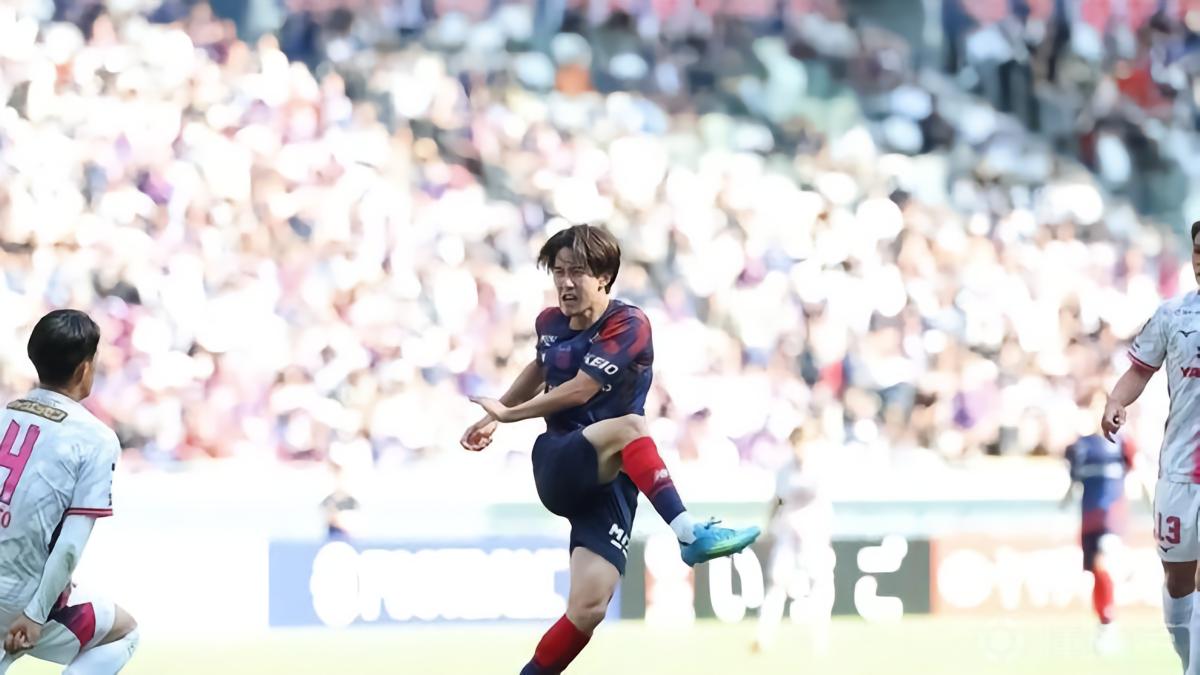 每体:瓦伦西亚接近签下19岁日本前锋佐藤龙之介